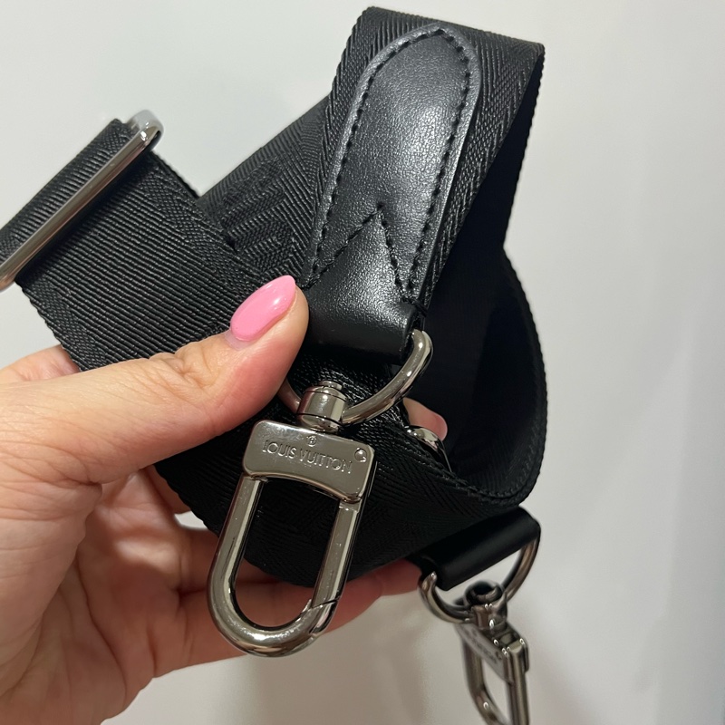 （保留中）爸爸節送禮必備 台灣購證 全配商品 99新 LV路易威登 黑武士 經典黑色灰色雙面老花三合一 斜背包肩背包-27