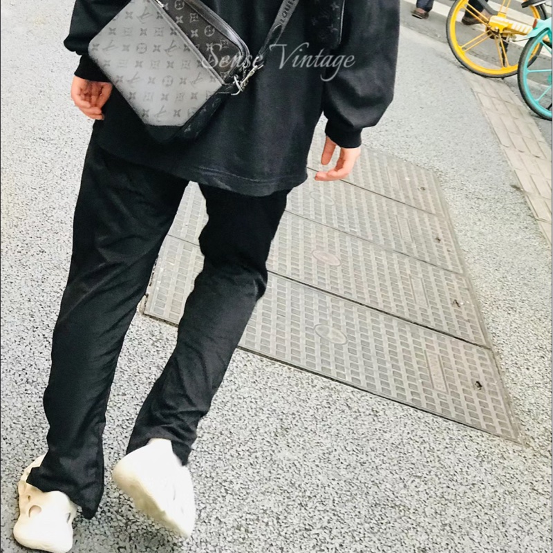 （保留中）爸爸節送禮必備 台灣購證 全配商品 99新 LV路易威登 黑武士 經典黑色灰色雙面老花三合一 斜背包肩背包-10