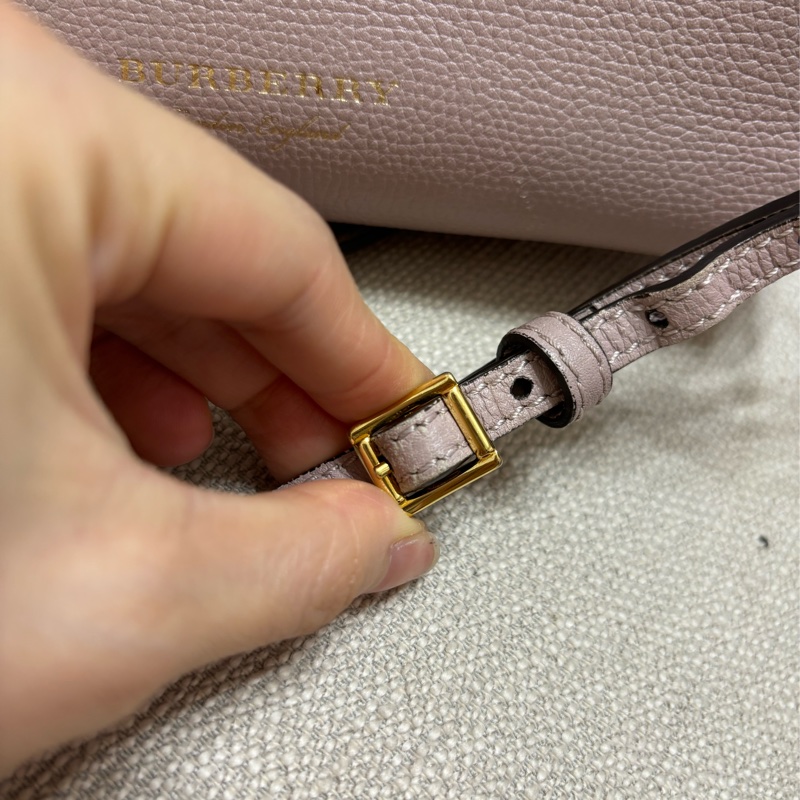 Burberry藕粉色包包-10