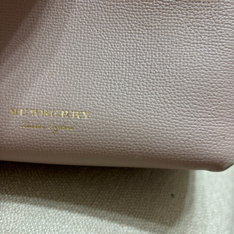 Burberry藕粉色包包-11