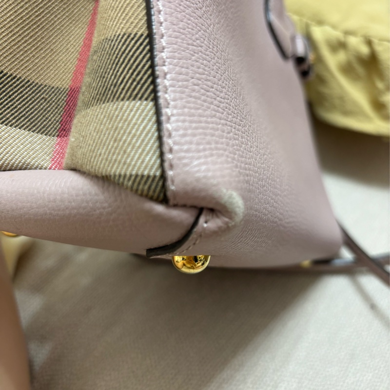 Burberry藕粉色包包-16