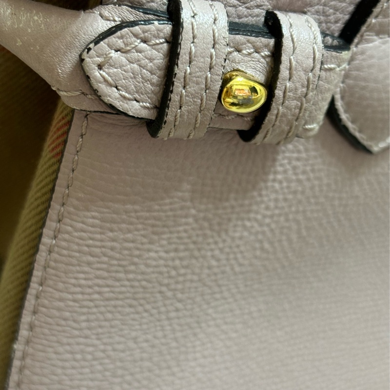 Burberry藕粉色包包-39