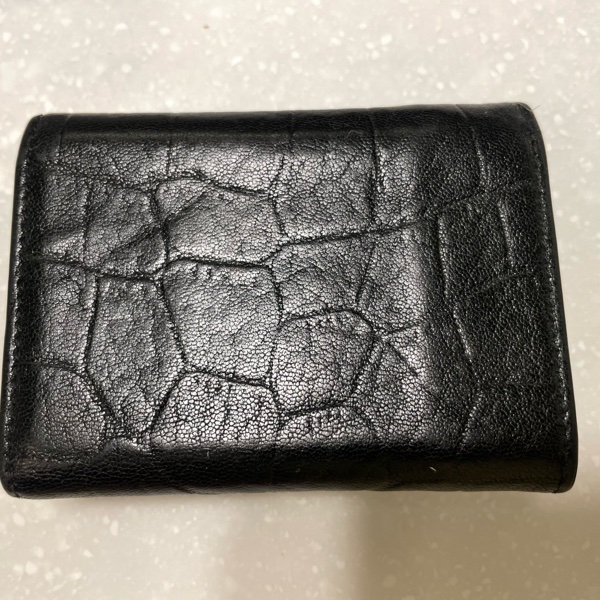 購於19年新光三越A9 八成新 ysl 全黑鱷魚壓紋短夾-16
