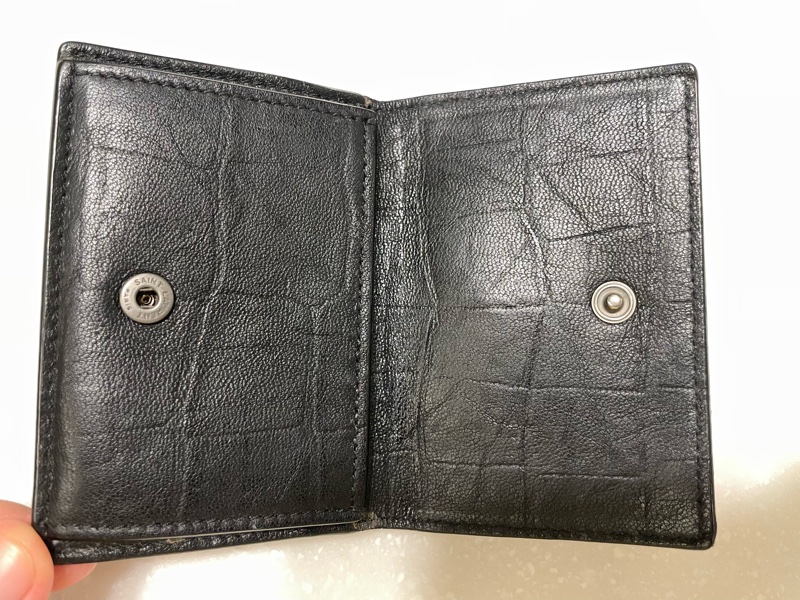 購於19年新光三越A9 八成新 ysl 全黑鱷魚壓紋短夾-23
