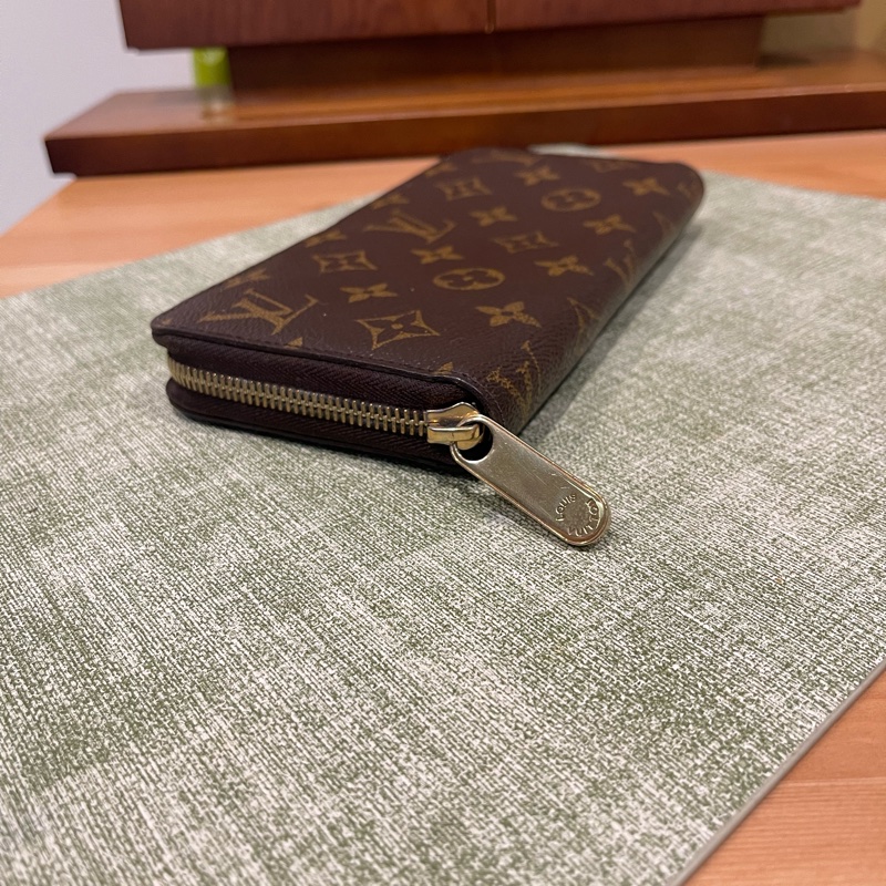 櫃上28500$ 九新✨LV老花拉鍊長夾 LV原花皮夾 ㄇ拉 招財皮夾-1