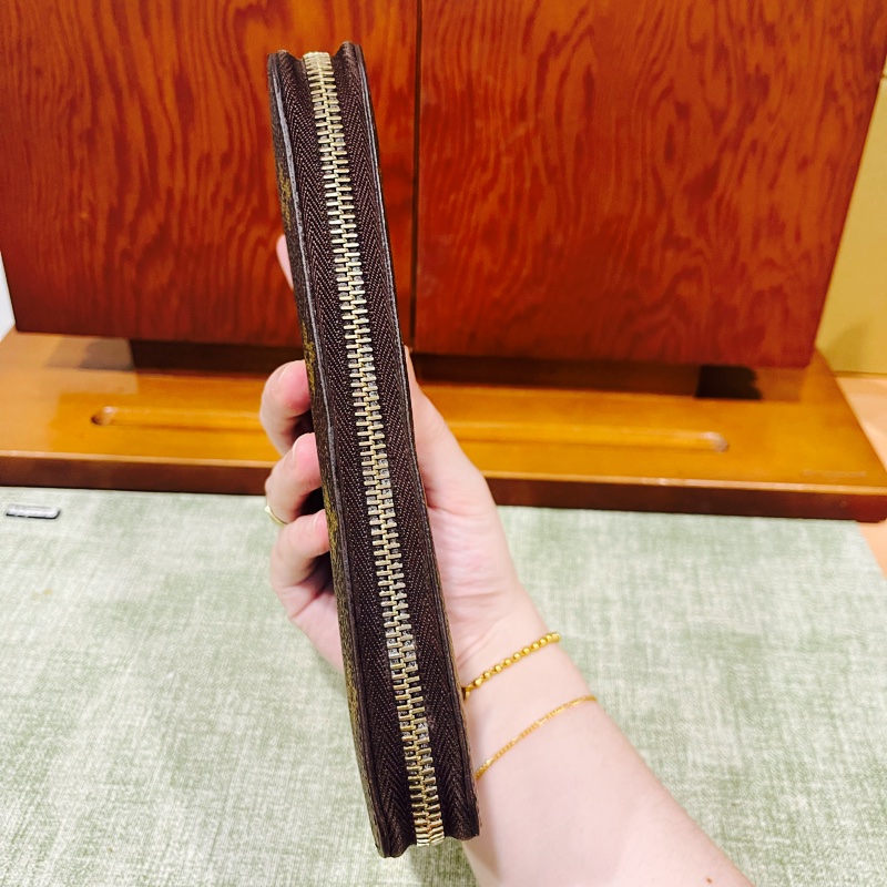 櫃上28500$ 九新✨LV老花拉鍊長夾 LV原花皮夾 ㄇ拉 招財皮夾-20