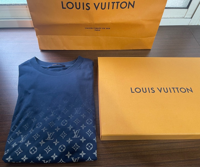 Lv漸層短袖上衣（非常新買到賺到❤️）-1