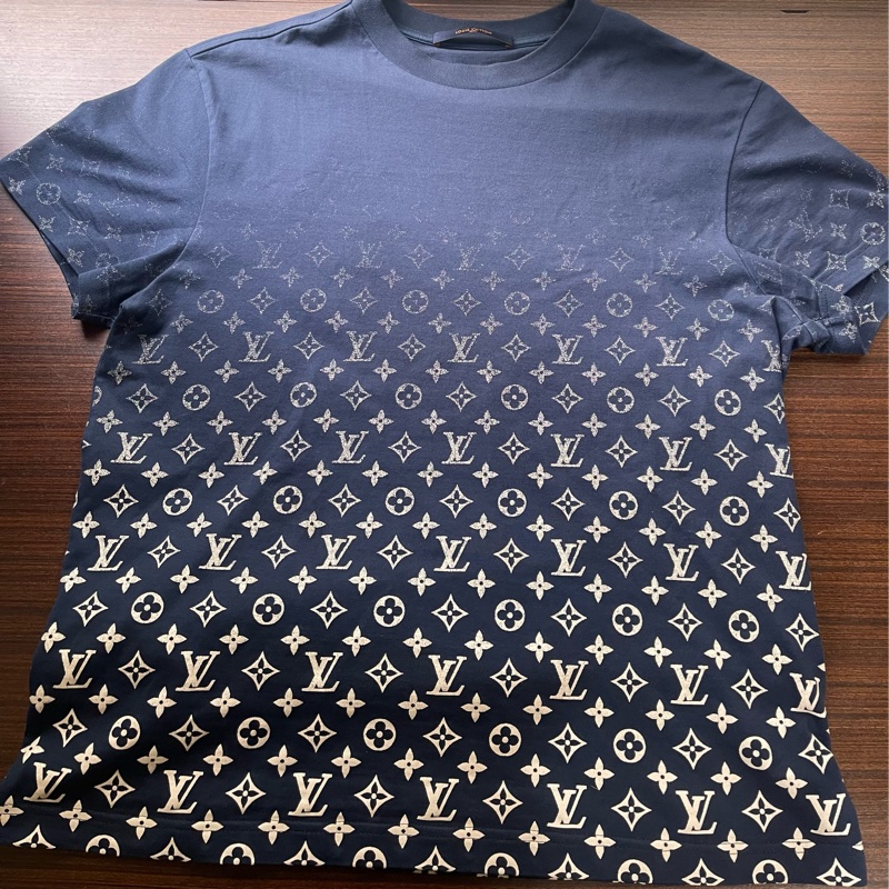 Lv漸層短袖上衣（非常新買到賺到❤️）-7