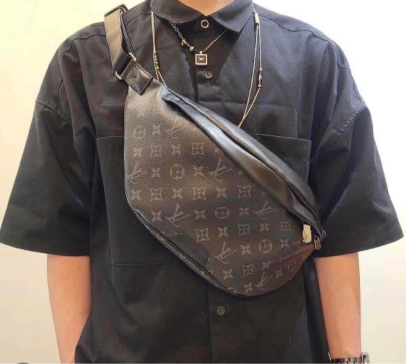 全新Lv黑老花腰包(購買證明、配件齊全)-2