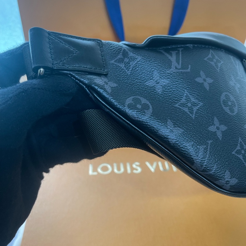 全新Lv黑老花腰包(購買證明、配件齊全)-8