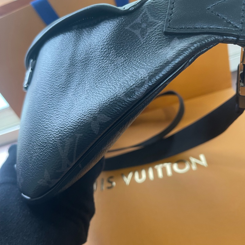 全新Lv黑老花腰包(購買證明、配件齊全)-10