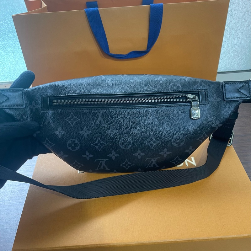 全新Lv黑老花腰包(購買證明、配件齊全)-11