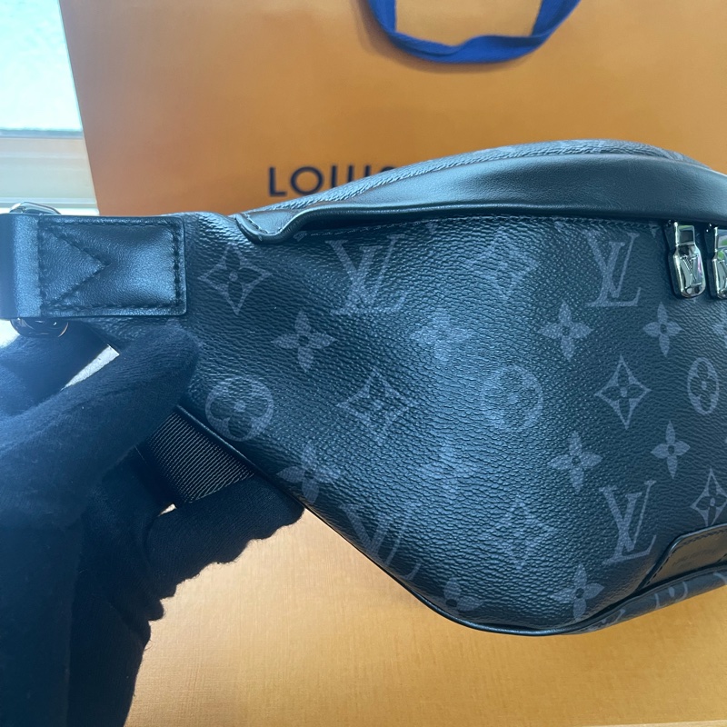 全新Lv黑老花腰包(購買證明、配件齊全)-13