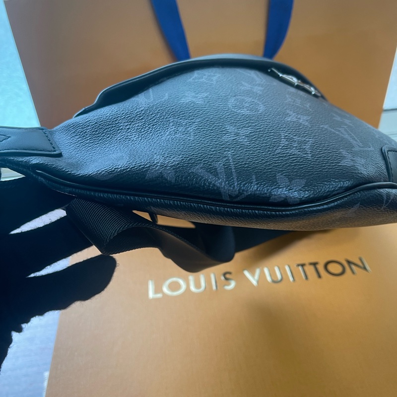 全新Lv黑老花腰包(購買證明、配件齊全)-15