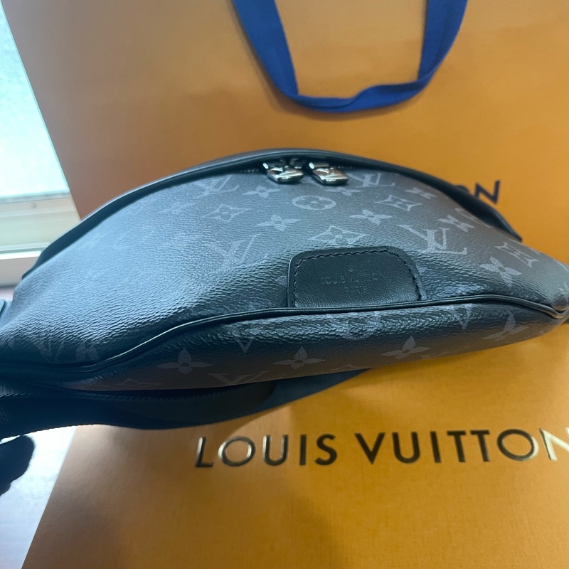 全新Lv黑老花腰包(購買證明、配件齊全)-16