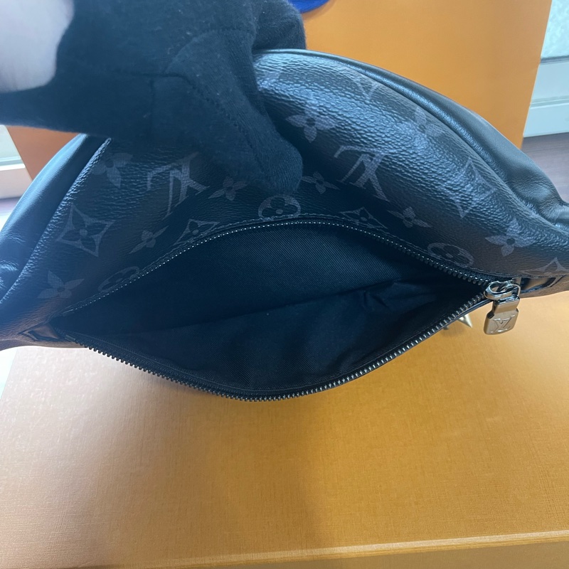 全新Lv黑老花腰包(購買證明、配件齊全)-19