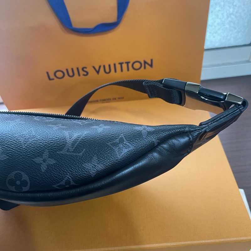 全新Lv黑老花腰包(購買證明、配件齊全)-20