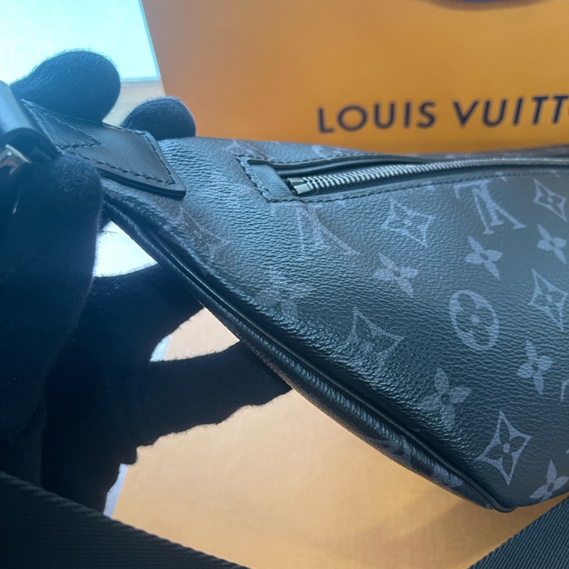 全新Lv黑老花腰包(購買證明、配件齊全)-22