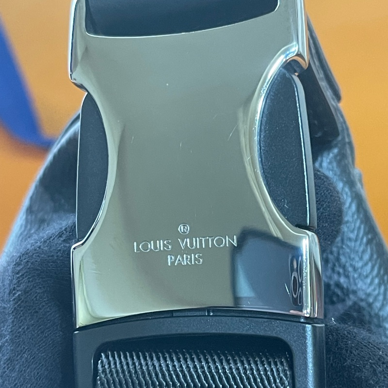 全新Lv黑老花腰包(購買證明、配件齊全)-25