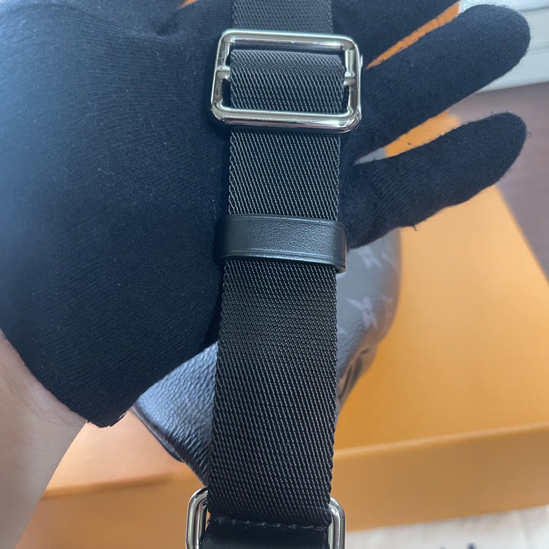 全新Lv黑老花腰包(購買證明、配件齊全)-26