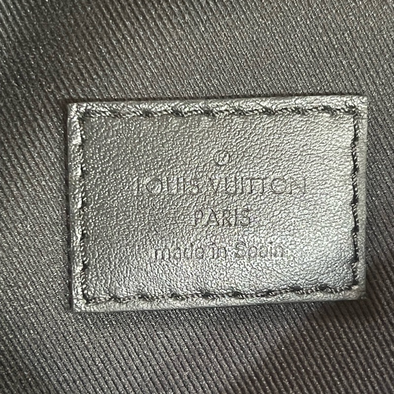 全新Lv黑老花腰包(購買證明、配件齊全)-27