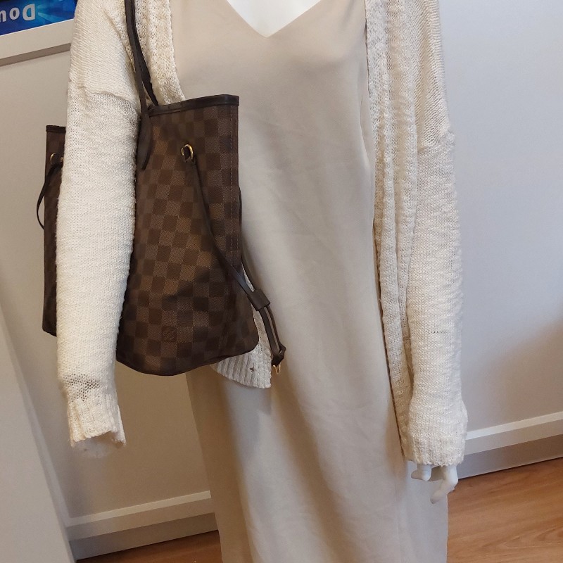 二手LOUIS VUITTON Nevefull MM
棋盤格 系列
 斜背包經典  肩背包 手提包。
包包狀況很好 很新,金屬都很亮
 高尚典雅-6