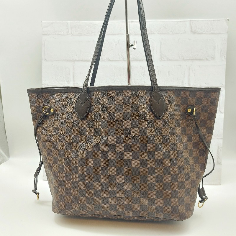 二手LOUIS VUITTON Nevefull MM
棋盤格 系列
 斜背包經典  肩背包 手提包。
包包狀況很好 很新,金屬都很亮
 高尚典雅-7