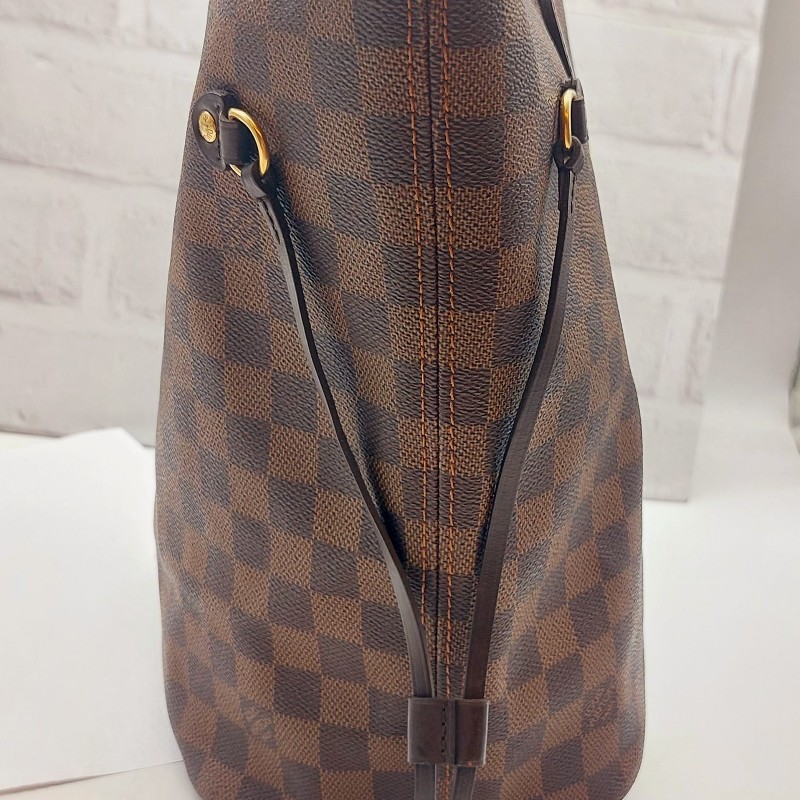 二手LOUIS VUITTON Nevefull MM
棋盤格 系列
 斜背包經典  肩背包 手提包。
包包狀況很好 很新,金屬都很亮
 高尚典雅-9