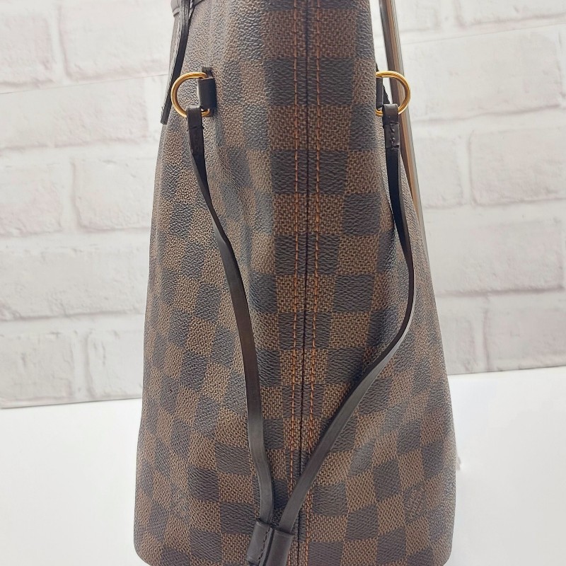 二手LOUIS VUITTON Nevefull MM
棋盤格 系列
 斜背包經典  肩背包 手提包。
包包狀況很好 很新,金屬都很亮
 高尚典雅-10