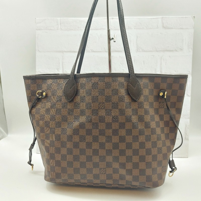 二手LOUIS VUITTON Nevefull MM
棋盤格 系列
 斜背包經典  肩背包 手提包。
包包狀況很好 很新,金屬都很亮
 高尚典雅-11
