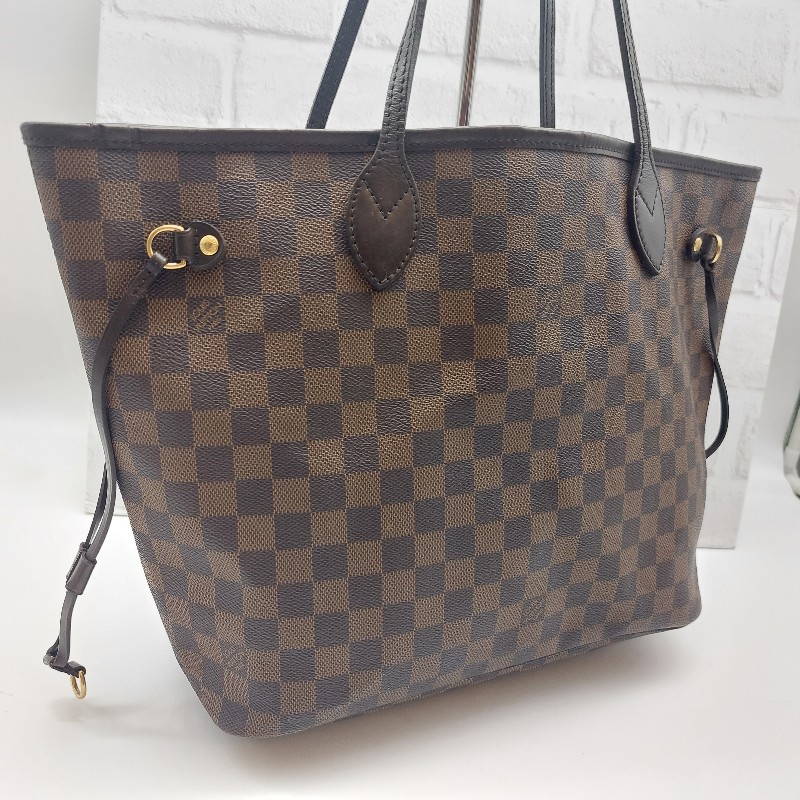二手LOUIS VUITTON Nevefull MM
棋盤格 系列
 斜背包經典  肩背包 手提包。
包包狀況很好 很新,金屬都很亮
 高尚典雅-13