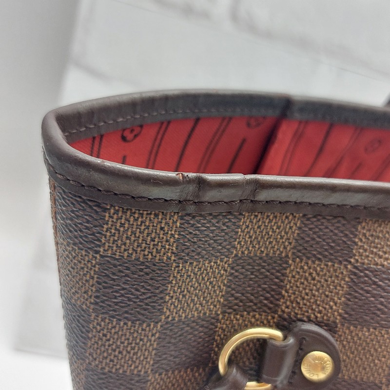 二手LOUIS VUITTON Nevefull MM
棋盤格 系列
 斜背包經典  肩背包 手提包。
包包狀況很好 很新,金屬都很亮
 高尚典雅-16