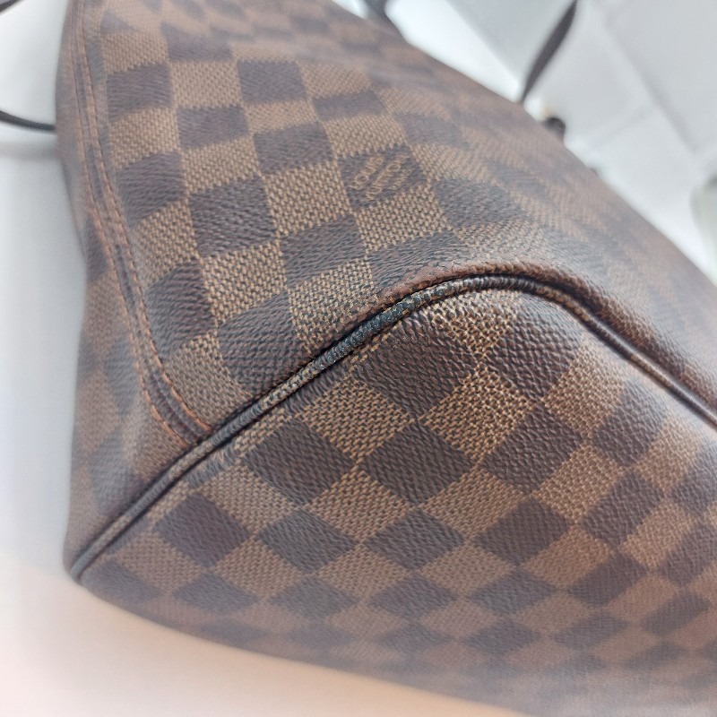 二手LOUIS VUITTON Nevefull MM
棋盤格 系列
 斜背包經典  肩背包 手提包。
包包狀況很好 很新,金屬都很亮
 高尚典雅-23