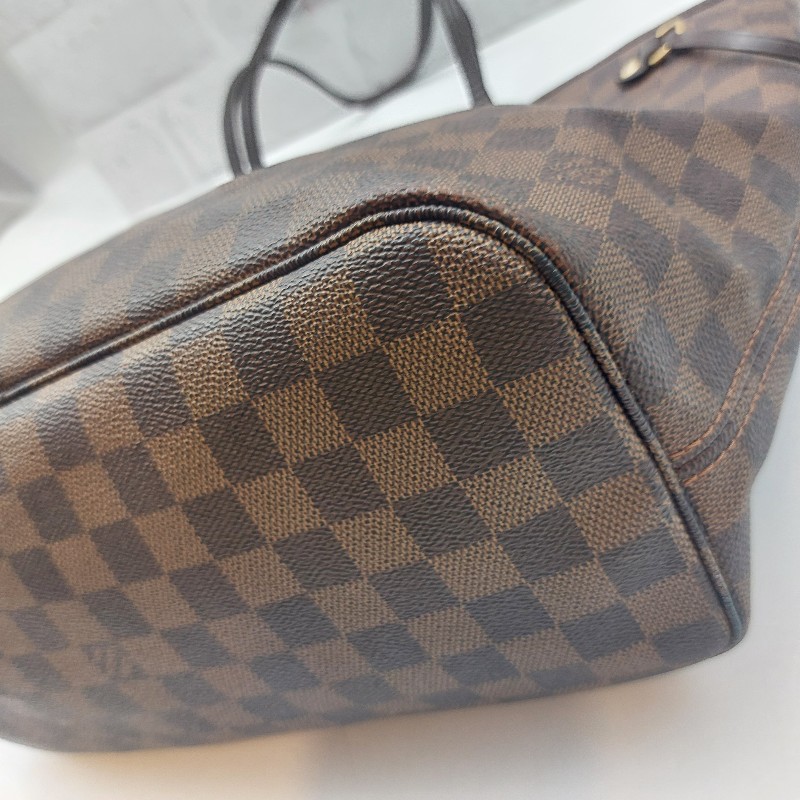 二手LOUIS VUITTON Nevefull MM
棋盤格 系列
 斜背包經典  肩背包 手提包。
包包狀況很好 很新,金屬都很亮
 高尚典雅-25