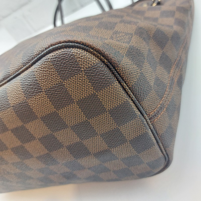 二手LOUIS VUITTON Nevefull MM
棋盤格 系列
 斜背包經典  肩背包 手提包。
包包狀況很好 很新,金屬都很亮
 高尚典雅-26