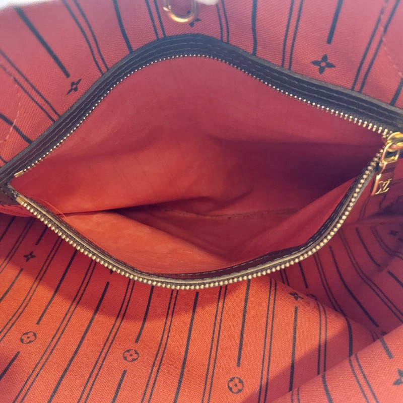 二手LOUIS VUITTON Nevefull MM
棋盤格 系列
 斜背包經典  肩背包 手提包。
包包狀況很好 很新,金屬都很亮
 高尚典雅-38