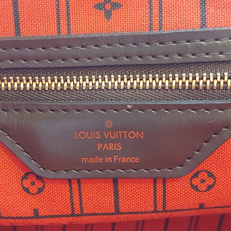 二手LOUIS VUITTON Nevefull MM
棋盤格 系列
 斜背包經典  肩背包 手提包。
包包狀況很好 很新,金屬都很亮
 高尚典雅-42