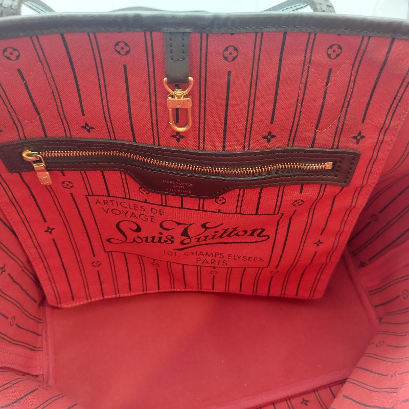 二手LOUIS VUITTON Nevefull MM
棋盤格 系列
 斜背包經典  肩背包 手提包。
包包狀況很好 很新,金屬都很亮
 高尚典雅-44