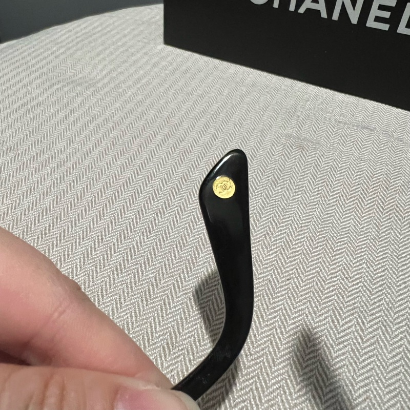 Chanel香奈兒  經典菱格壓印墨鏡-10