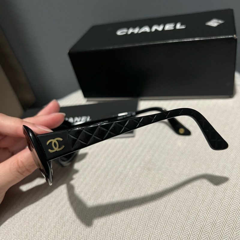 Chanel香奈兒  經典菱格壓印墨鏡-12