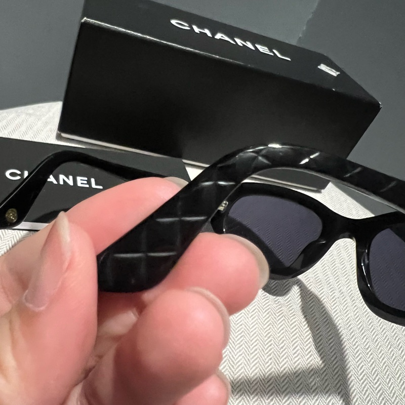 Chanel香奈兒  經典菱格壓印墨鏡-13