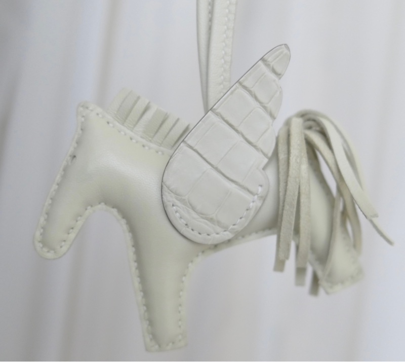 Hermes 鱷魚皮拼接 touch 小飛馬 奶昔白Craie-1