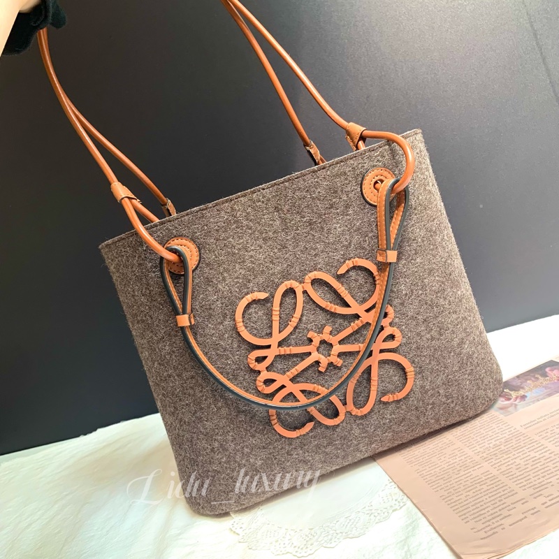 Loewe 毛呢拼牛皮大logo兩用包-0