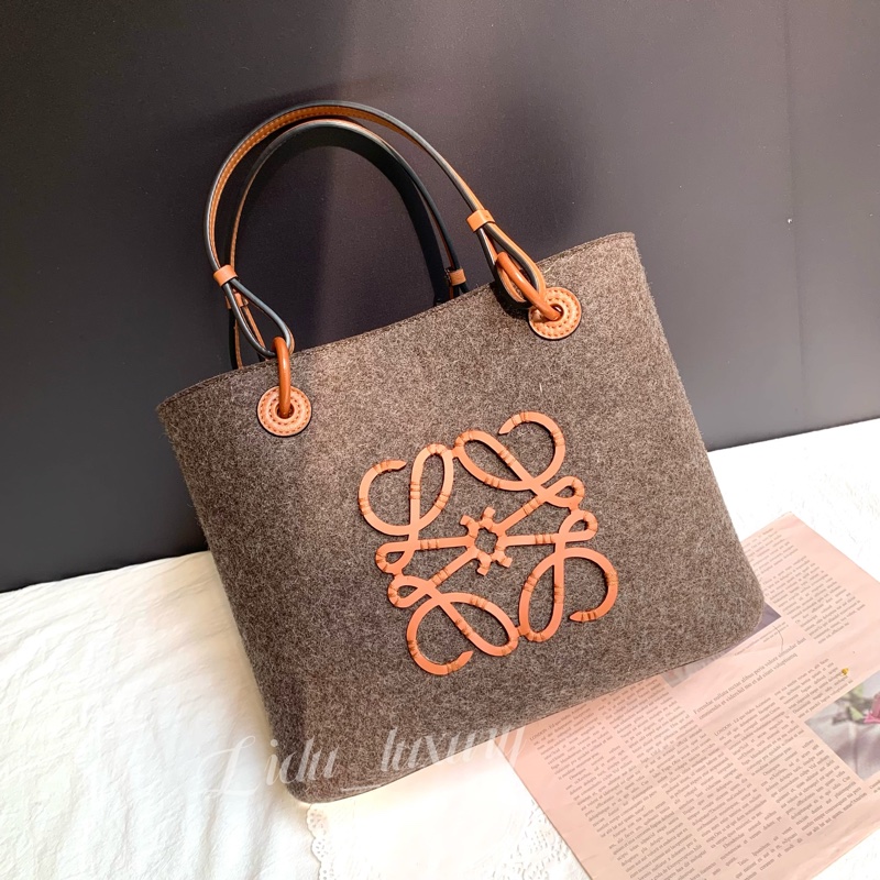 Loewe 毛呢拼牛皮大logo兩用包-1