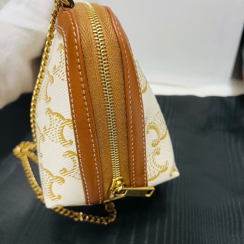 《CELINE 思琳》經典 TRIOMPHE帆 布羊皮飾邊拉鍊斜背包-2