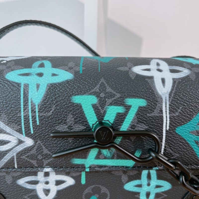 LV 塗鴉 steamer 側背包-1