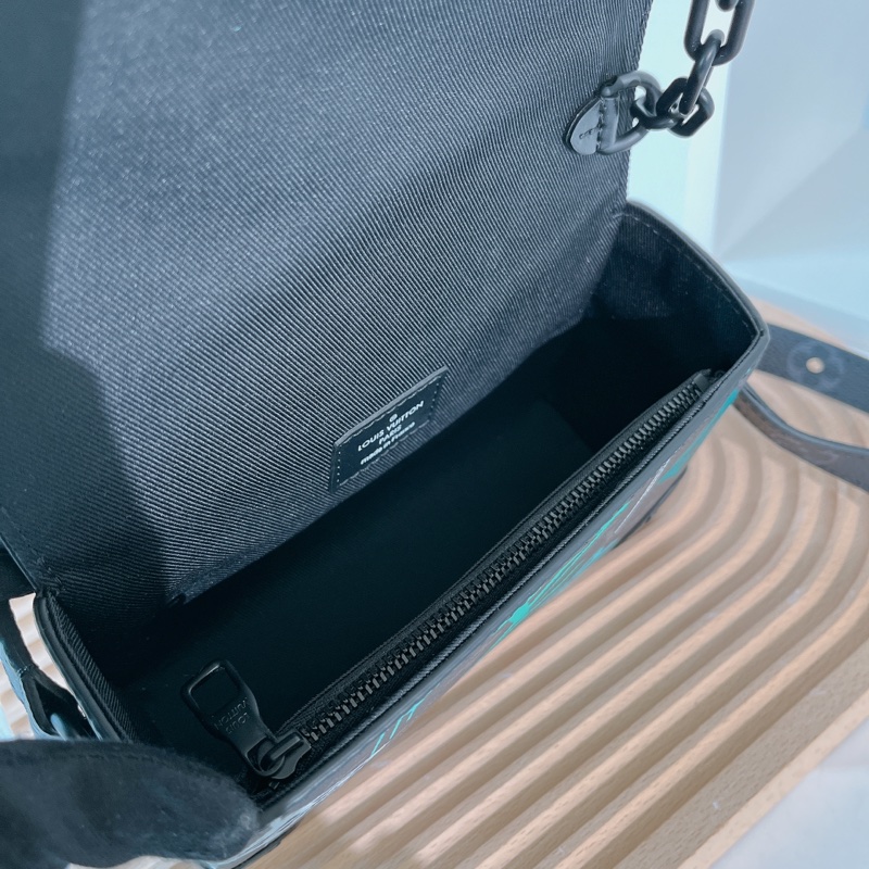 LV 塗鴉 steamer 側背包-3