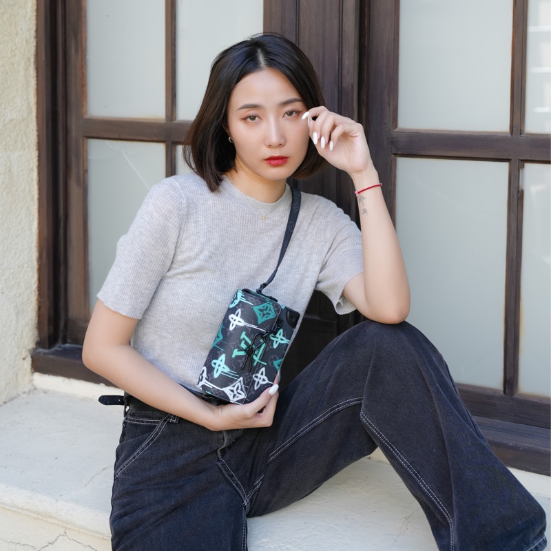 LV 塗鴉 steamer 側背包-0