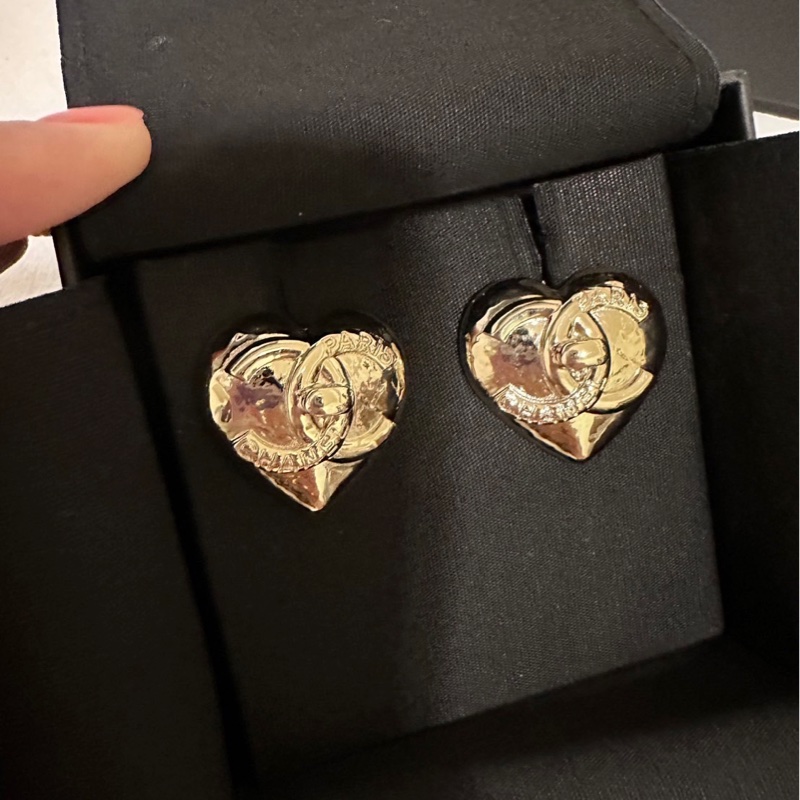 香奈兒chanel愛心書包扣耳釘-0