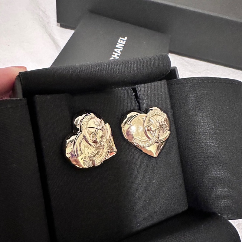 香奈兒chanel愛心書包扣耳釘-1